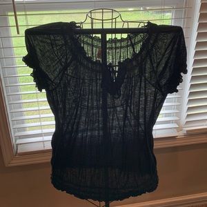 Super cute black top.